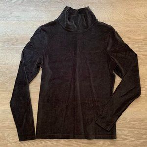 everlane black velvet turtleneck